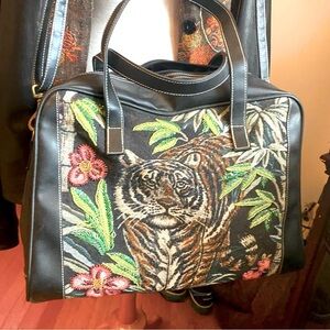 Tiger 🐅 Tapestry/Beaded Black Overnight Bag. In Excellent Condition